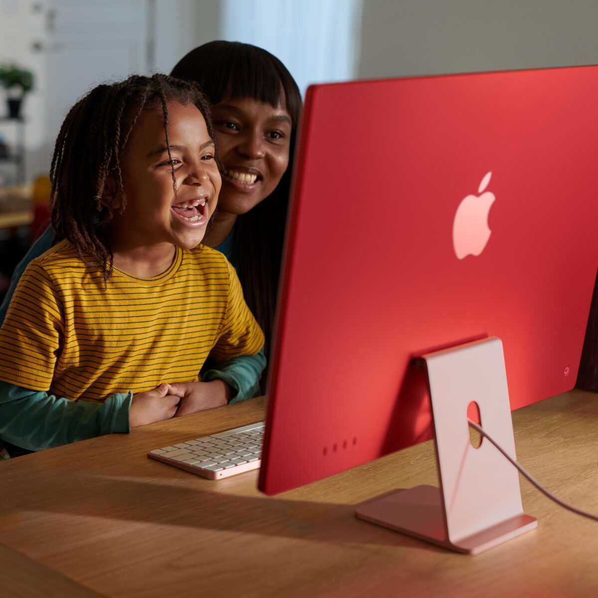 iMac 24'' Retina 4.5K Apple M3 / 8-Core CPU 10-Core GPU / 16GB / 1TB SSD / Silver Z19E000F0 - Görsel 6